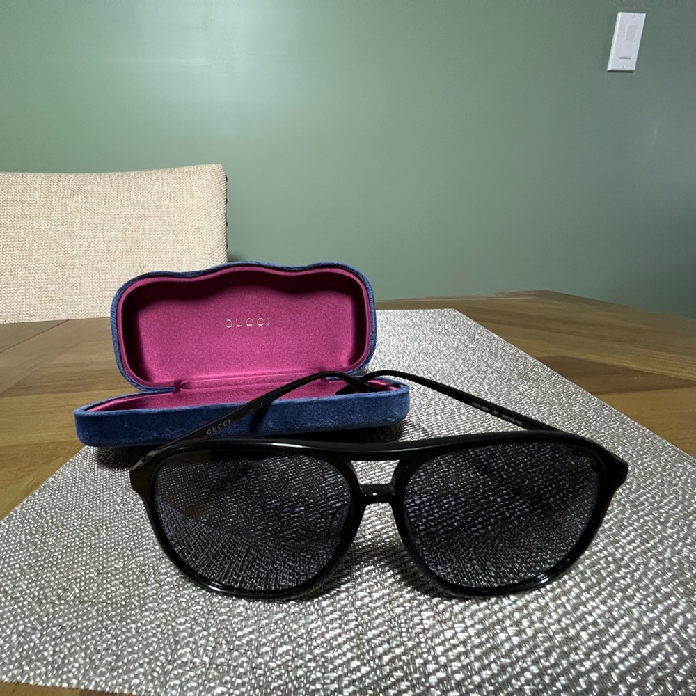 Black Gucci sunglasses